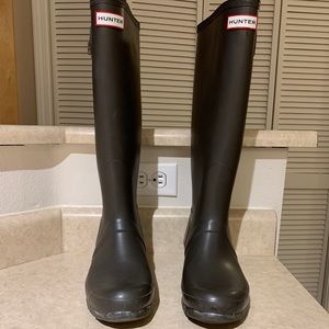 Tall Hunter boots (knee, calf length)